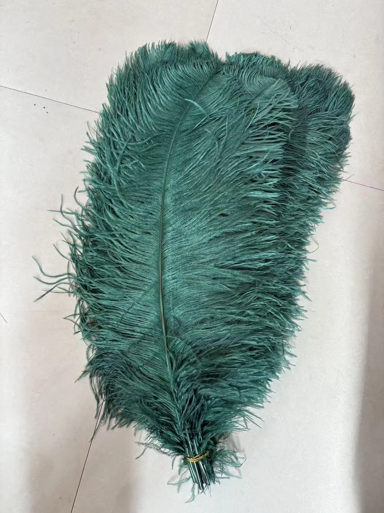 

Dark green Ostrich Feathers 20PCS 60 65cm Big Pole Wedding Centerpieces Plumas Decorativas DIY Craft Supplies Bulk Accessories