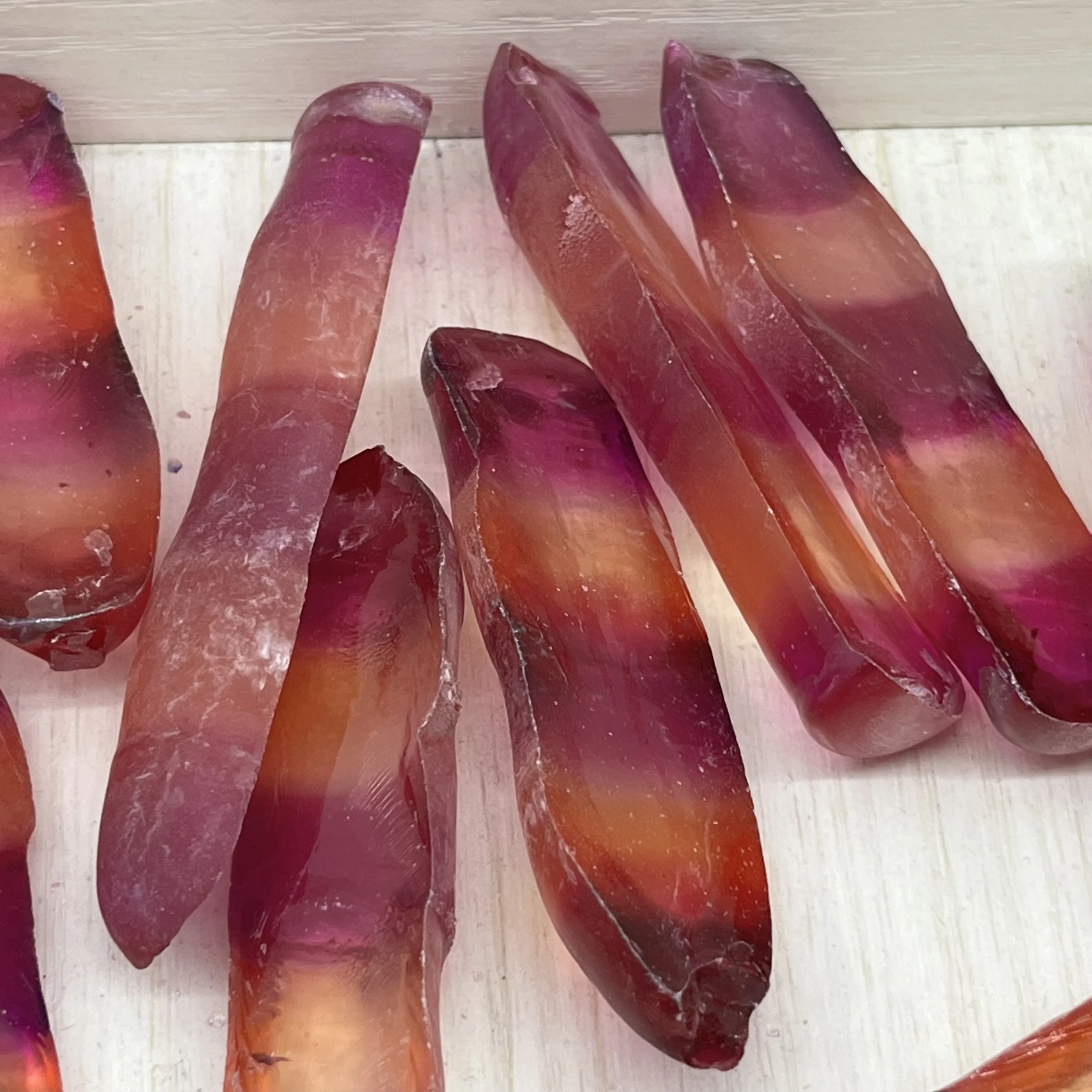 

100 г/пакет # 16- # Необработанный двухцветный корунд 65А, синтетический необработанный драгоценный камень для изготовления ювелирных изделий