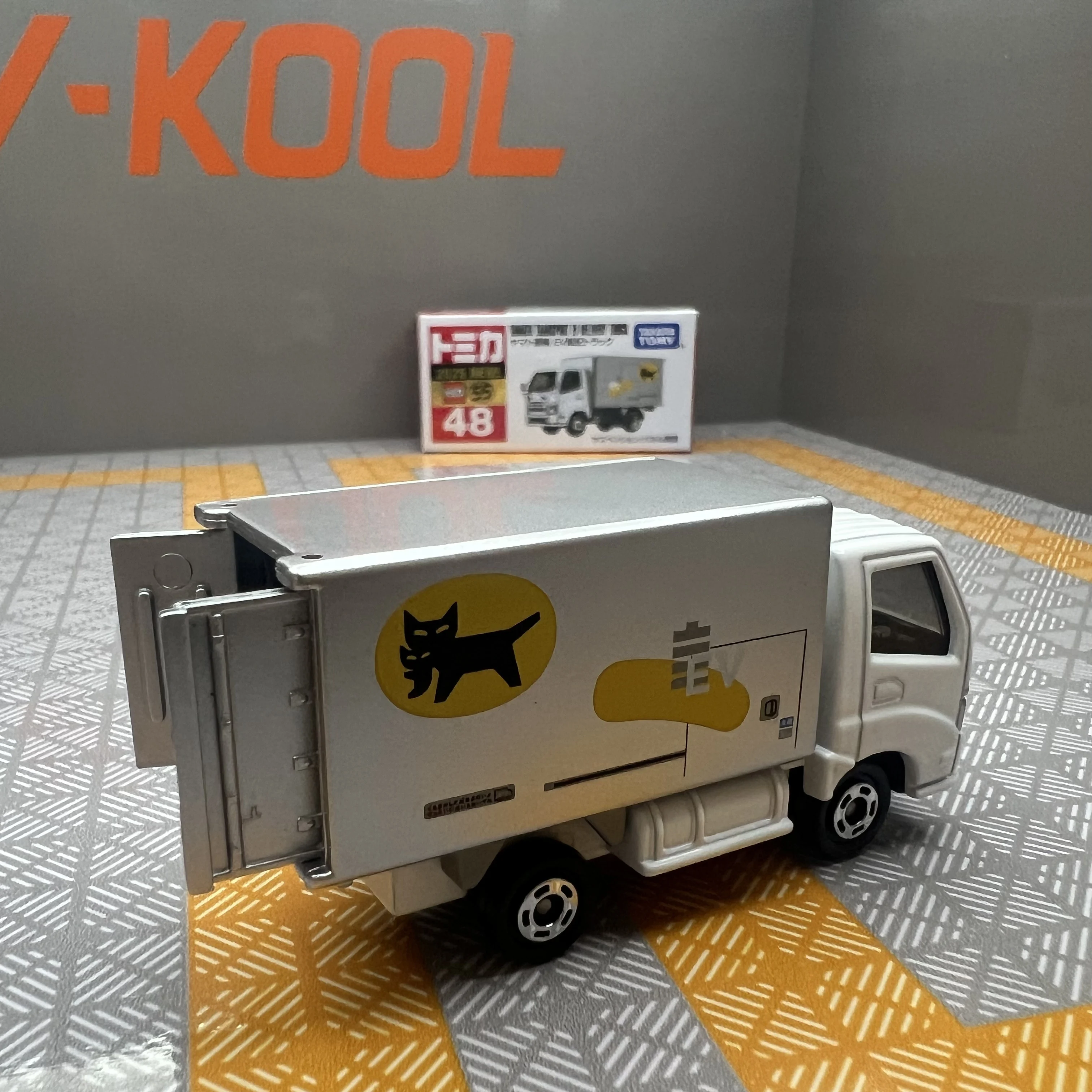 Takara Tomy Tomica Nr. 48 Morita Kleiner Offroad-Feuerwehrauto, roter Marienkäfer, Legierungsspielzeug, Kraftfahrzeug, Druckguss-Metallmodell für Kinder