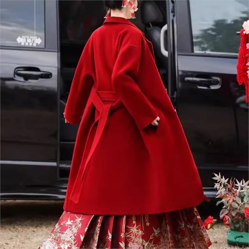 

New Chinese-style dress for toasting a suit