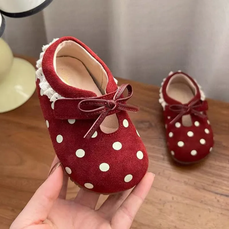 

Детская повседневная обувь ​ Весенние туфли из искусственной кожи с кружевным принтом и бантом для маленьких девочек, повседневные туфли на липучке, коричневые, желтые, размеры 15-25