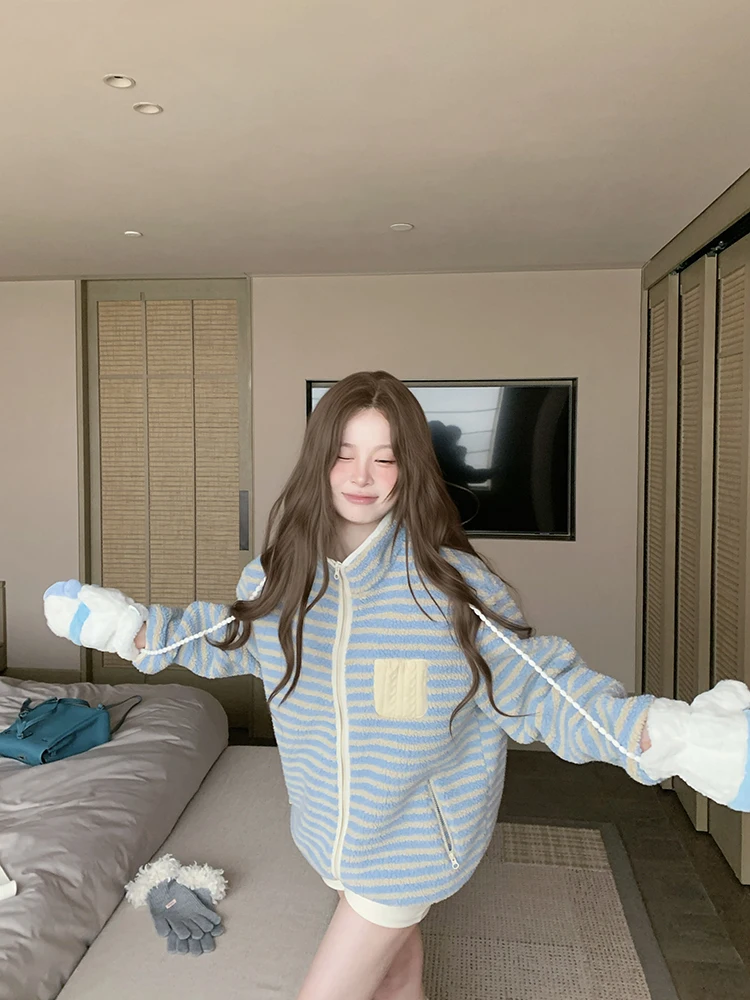 

Утепленная флисовая теплая верхняя одежда: женское зимнее пальто синее в полоску в корейском стиле, с длинными рукавами, на молнии, короткая куртка