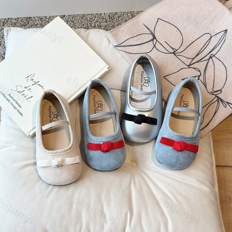 

Girls Casual Sandals Spring 2025 New Style Bow Design Elegant Dance Shoes Lightweight Comfortable Fashion Slip on Princess Shoes