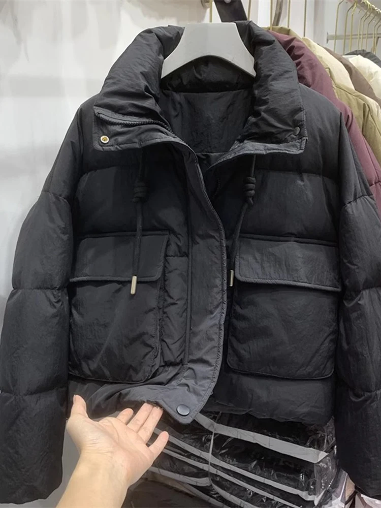 

Женская зимняя хлопковая куртка 2024 года, новая модель, укороченная, теплая, свободного кроя, пуховик, модная верхняя одежда малого размера