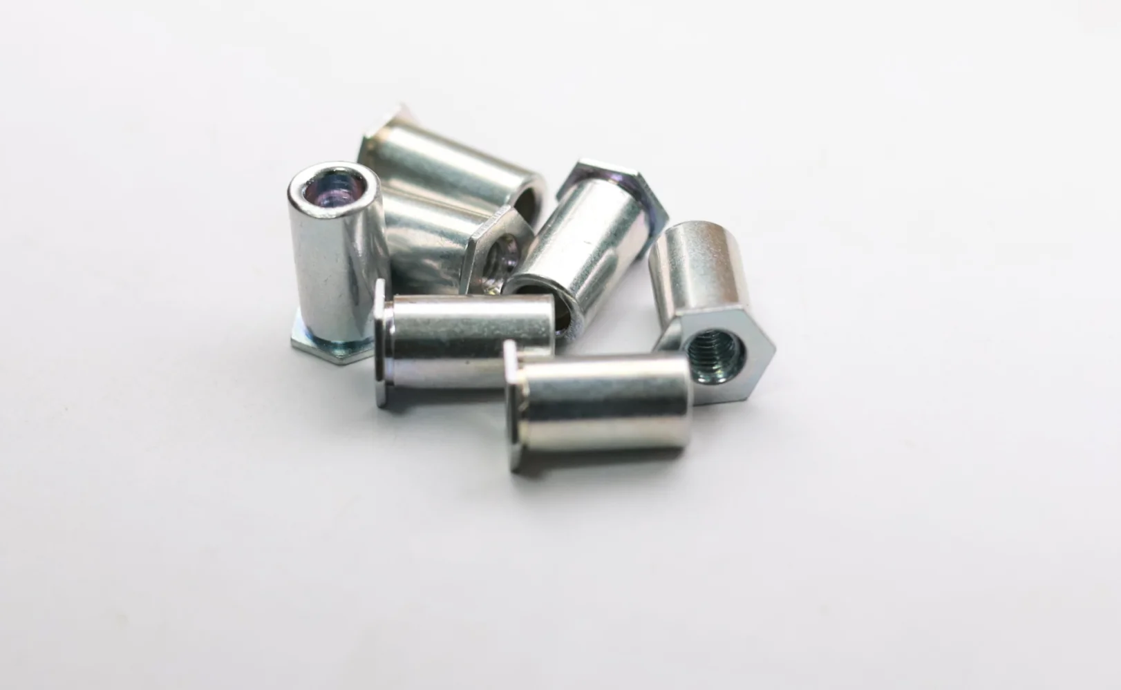 Self Clinching Fasteners SOA-6440-4/6/8/10/12/14/16/18/20/22/24Inch Thread Thru-Hole Threaded Standoffs Aluminum Alloy