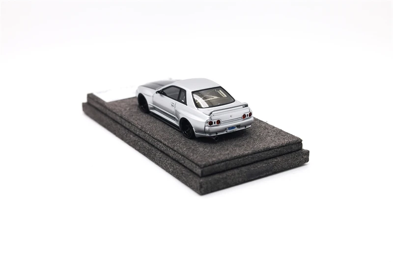 The Laboratory 1:64 Garage Active Widebody R32 Titanium silver (carbon hood) limited399 Resin Collector's Vehicle Model Car