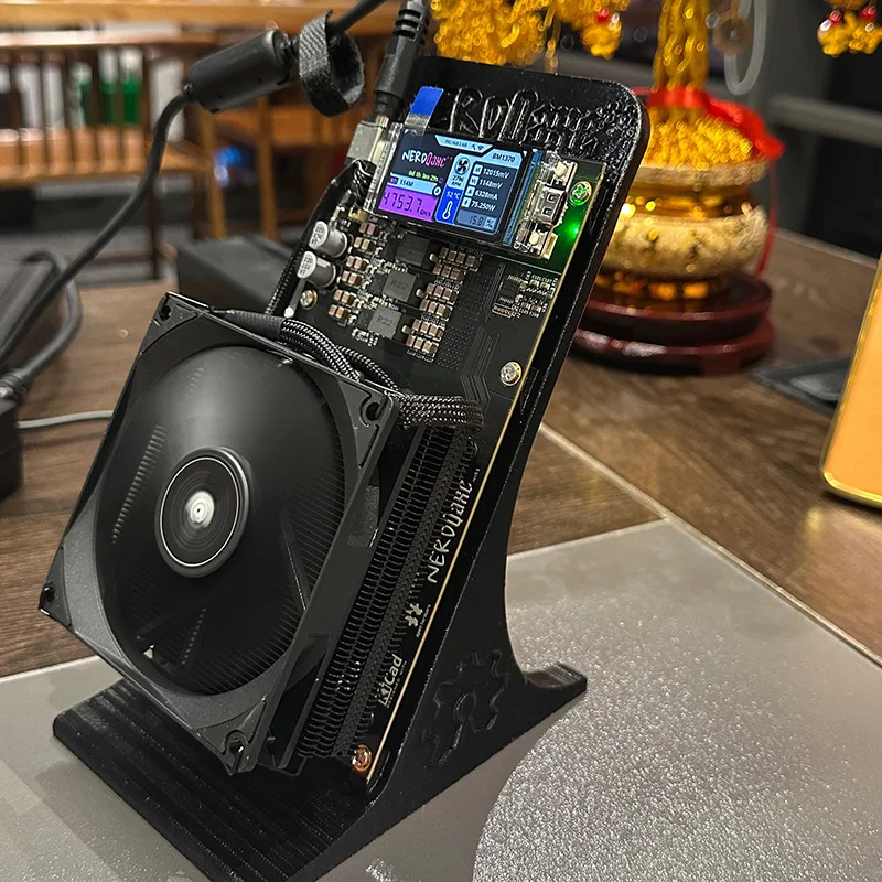 Bitaxe NerdQaxe++ 4.8TH/s Bitcoin Miner com 4 BM1370 Asic Chips Solo BTC Mining Machine 68W 2.4G WiFi Open-Source