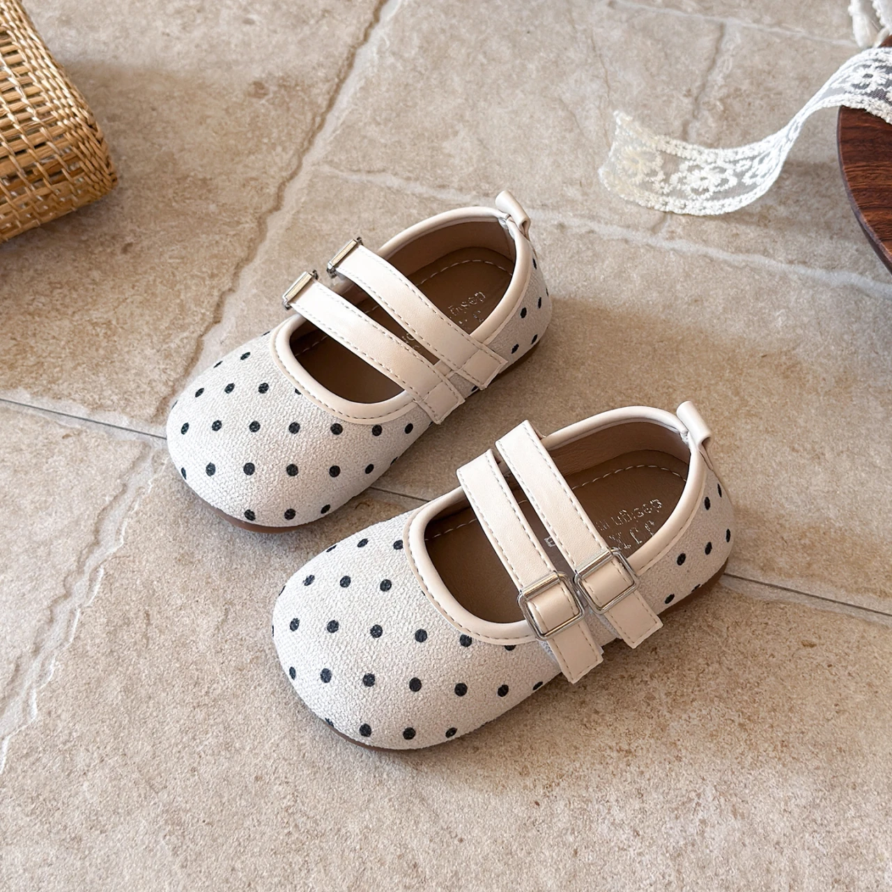 2026 New Girls Leather Shoes Fashion Polka Dot Printed Kids Causal Ballet Shoes Versatile Children Princess School Flat Shoes