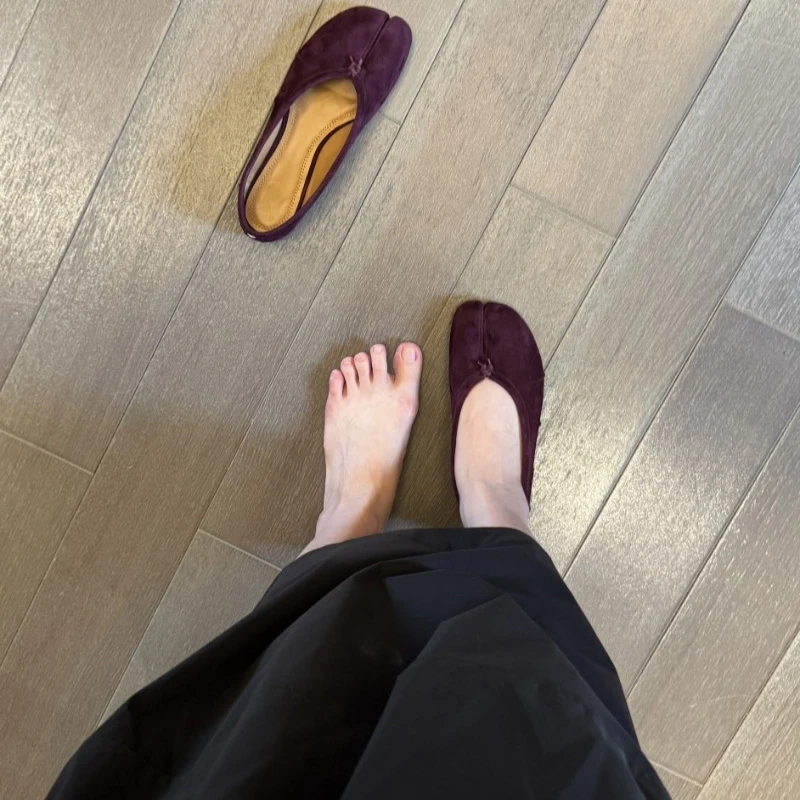 Women's Suede Split-Toe Ballet Flats 2026 Autumn Round Toe Slip-On Chunky Heel Retro Casual Pleated Tabi Shoes For Ladies