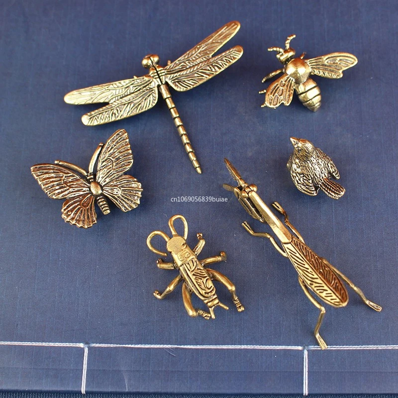 Messing-Mantis, Cricket-Biene, Libelle, Insekt, kleine Ornamente, Tee-Haustier, Tischplatte, dekoratives Kunsthandwerk, Tierornamente, Insektenornamente
