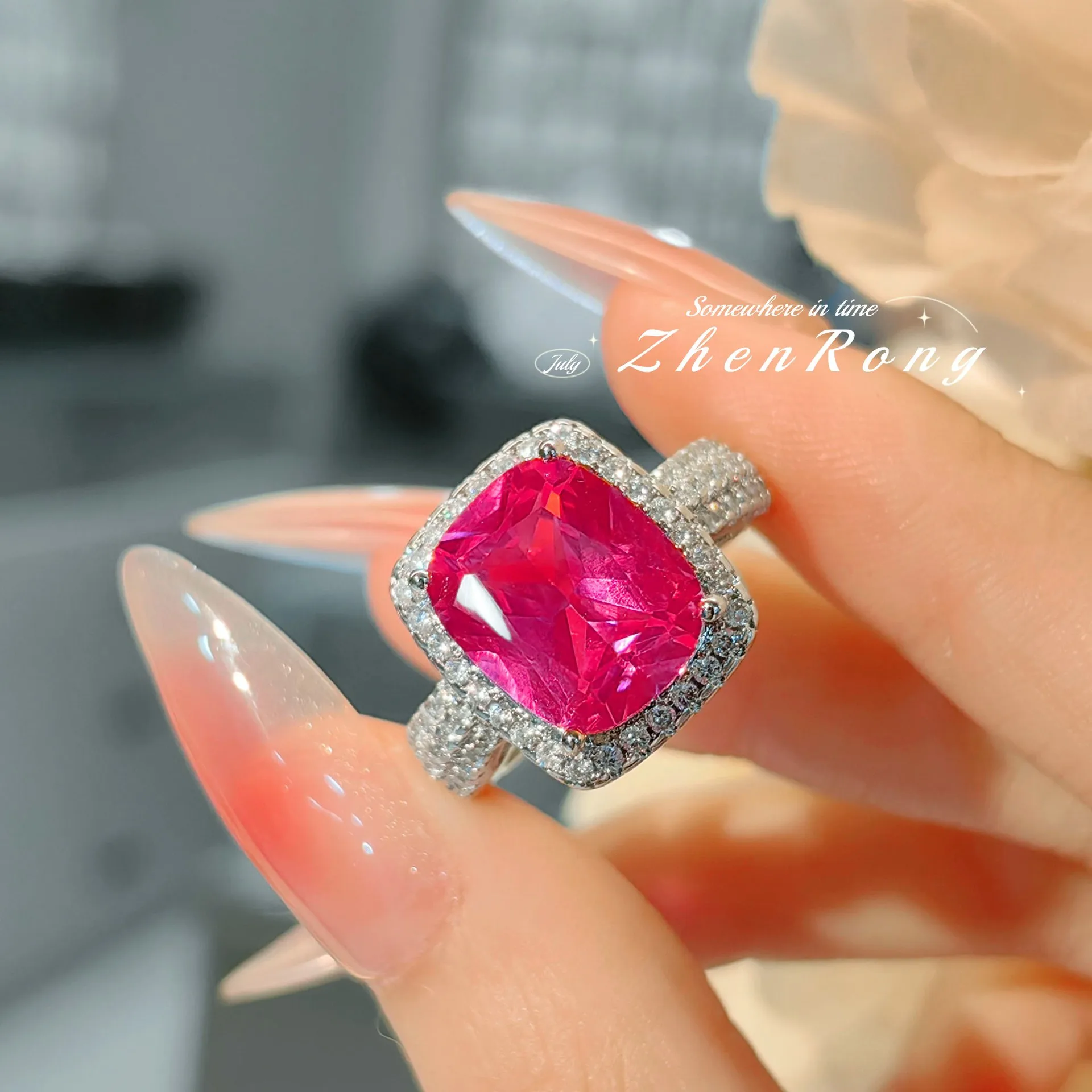 Neuer Trend: Gravierter Hochkarätiger Diamant-Quadrat-Edelsteinring, Damen-Partyschmuck – Detail 9