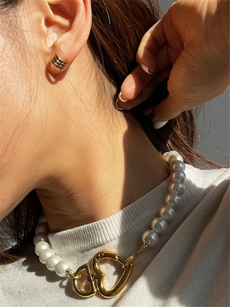 Imitation pearl necklace 2024 simple and stylish. Exquisite pattern for women. Charm necklace. Girls jewelry party gift