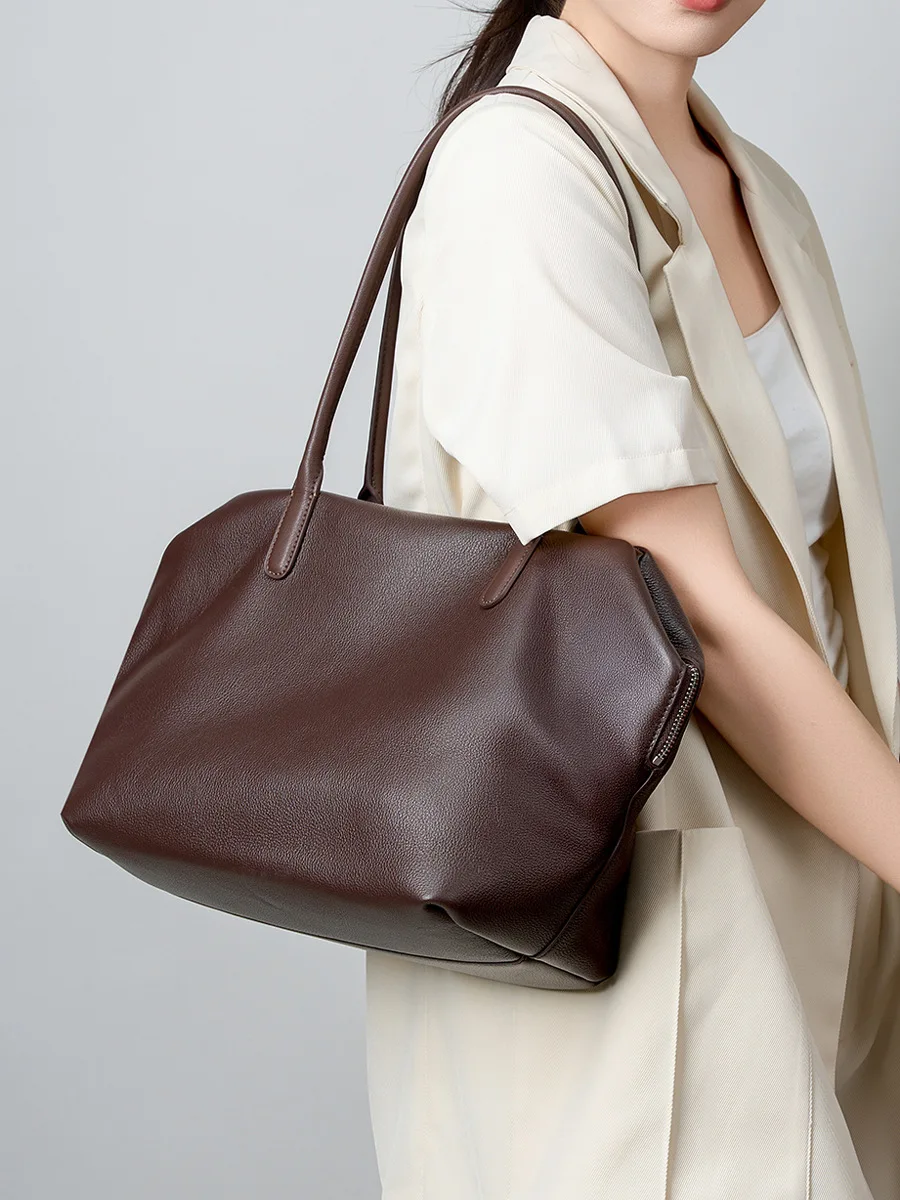 Large Capacity Women's Handheld Bowling Bag High Grade Leather Underarm Tote for Leisure And Commuting