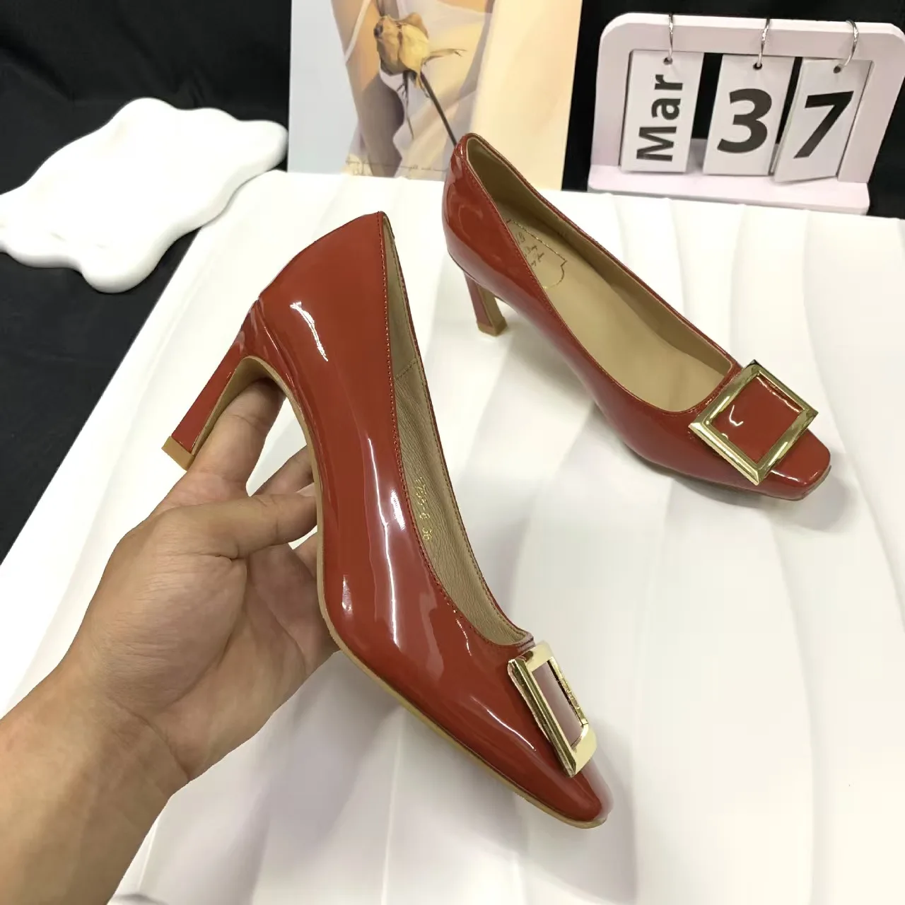 جديد عارية اللون رقيقة عالية الكعب تنوعا موضة الفم الضحلة ساحة تو المعادن حفلة مربع زر المرأة حذا فردي للسيدات بواسطة التدفق #1