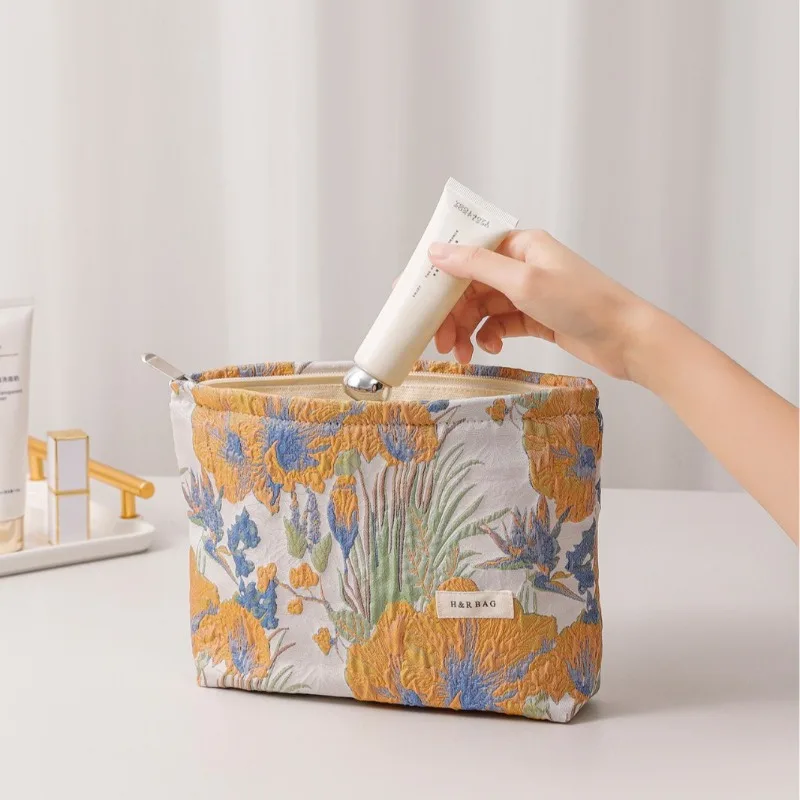 New Retro French Hand Hand Flower Toiletries Bag High Quality And Large Capacity Vanity Bag Skin Care Change Storage Bag