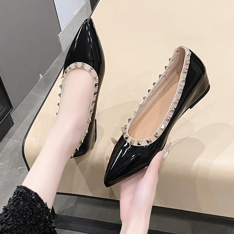 2025 امرأة الشقق أشار تو الخريف الفم الضحلة المسامير فستان موضة حذاء مسطح مريح براءات الاختراع والجلود في الهواء الطلق حذاء كاجوال #1