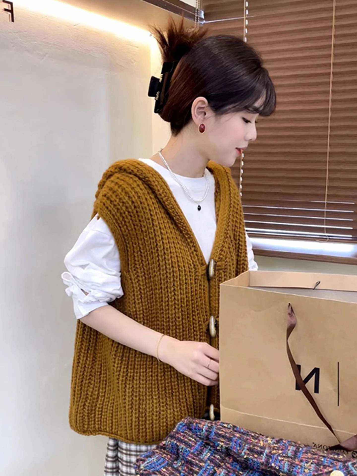 

Slimming Pure Color Hooded Camere Knitted Vest Autumn Layering Versatile Comfortable Faionable Open Cardigan Sweater