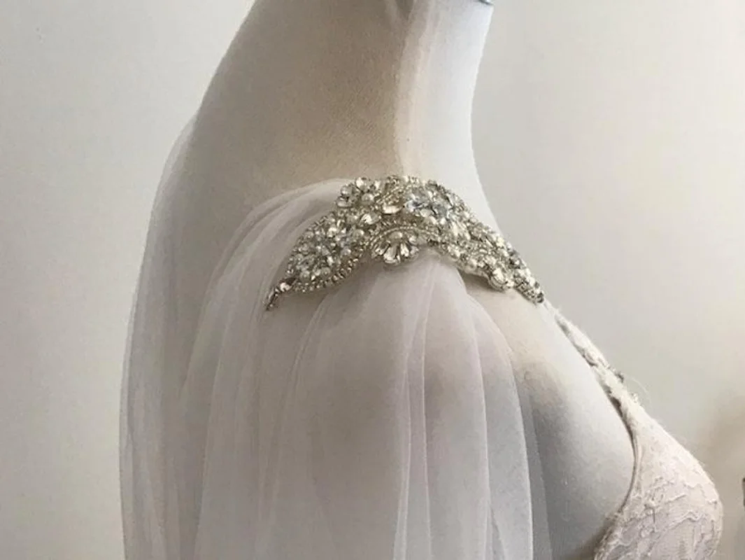 Xale com strass no ombro, acessório de casamento branco e marfim