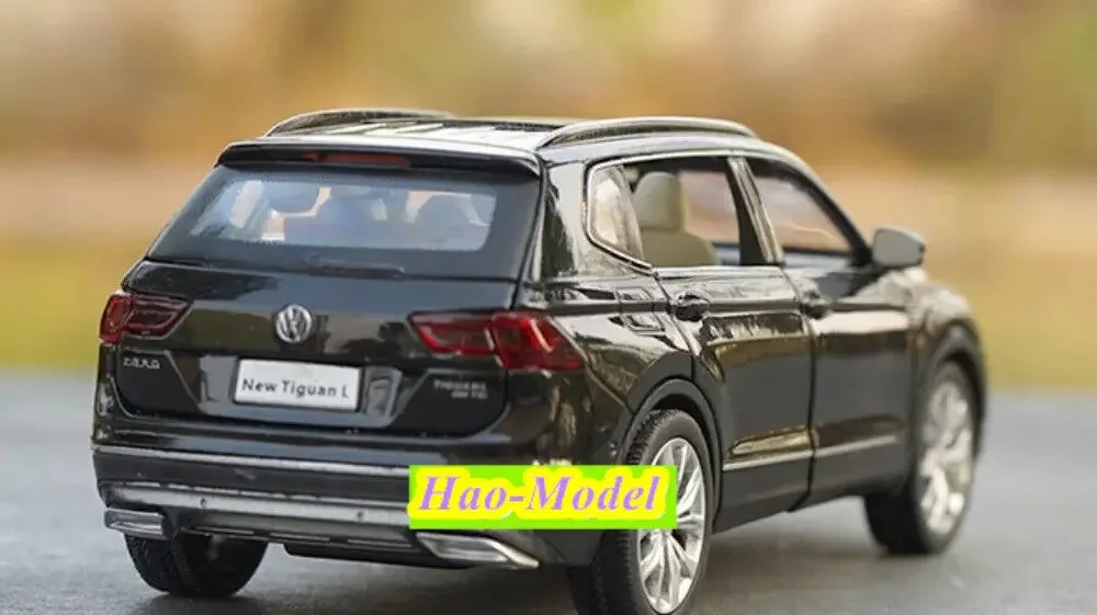 1:32 For Volkswagen Tiguan model Alloy Diecast Kids Toys Boys Birthday Gifts Hobby Display Collection Ornaments Black/White