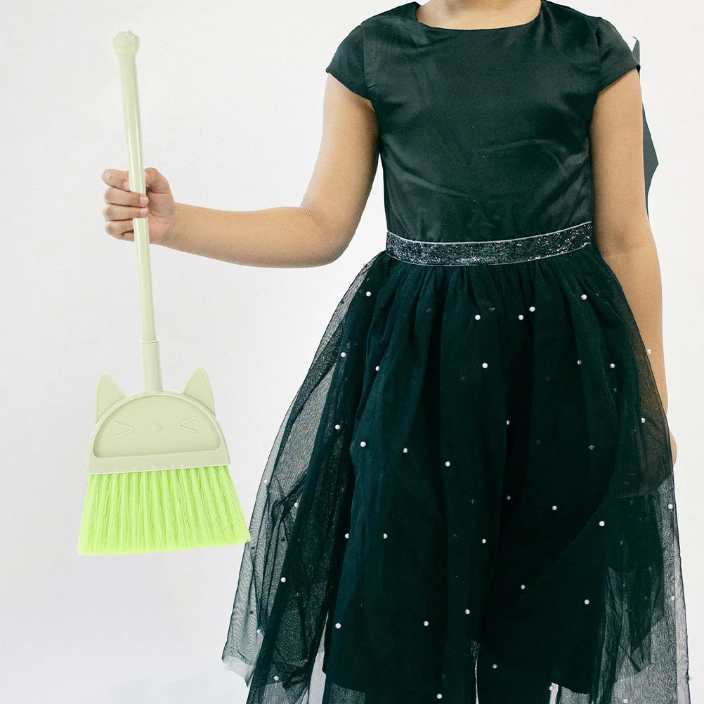 Juego de Mini escoba para niños, 3 uds., limpieza de dibujos animados para interiores y exteriores, suministros para el hogar, escobas para niños, escobas para niños pequeños