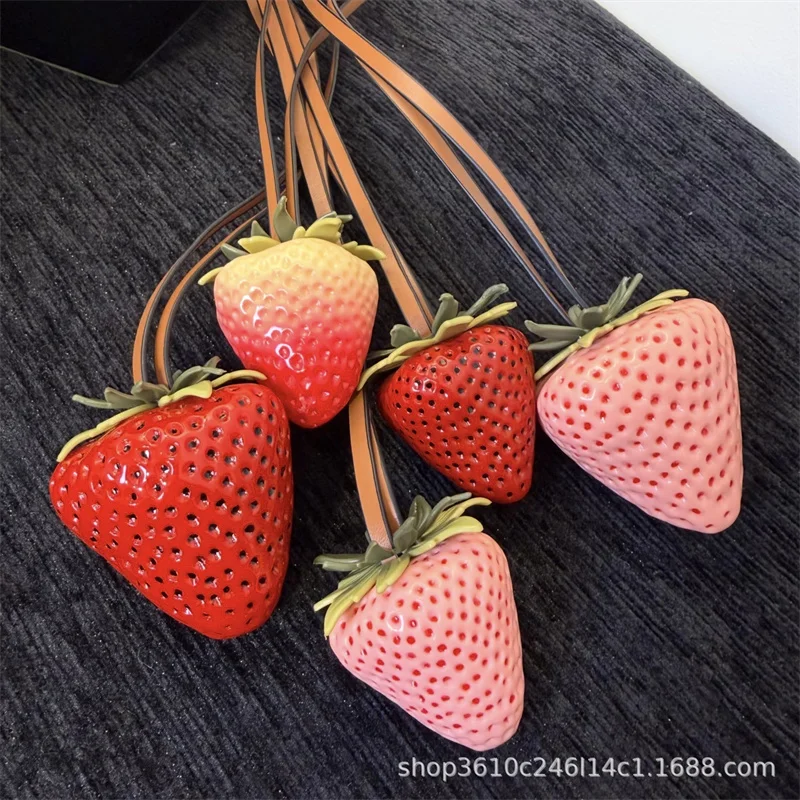 Simulation Resin Strawberry Bag Pendant Fashionable Fruit Pendant Couple Bag Hanging Bag Parts Accessories Gift
