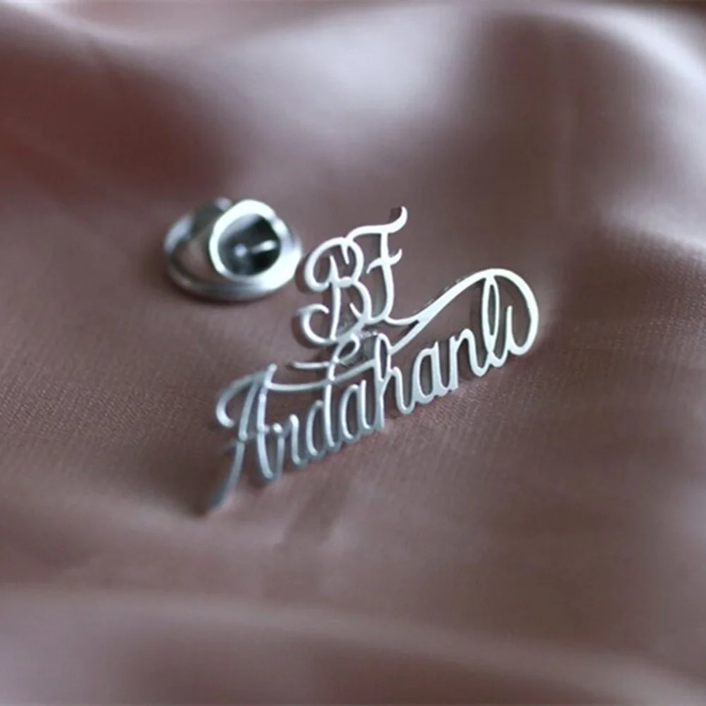 Custom Name Brooch Pin Personality Stainless Steel Chain Nameplate Badges For Men Husband Jacket Jewelry Birthday Gift