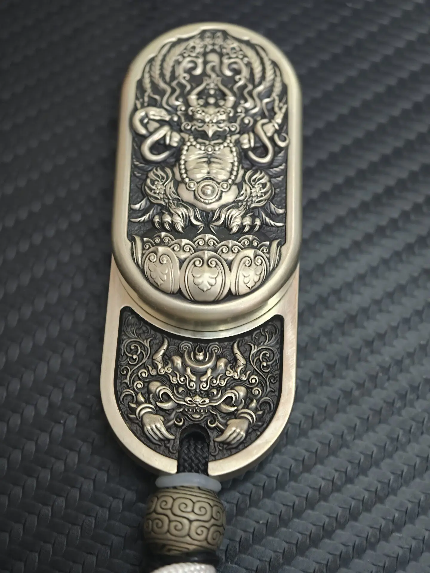 Used EDC Leyang & Magic Art Joint Name Tibetan Divine Bird Garou Luo Tweet Card, White Copper Integrated CNC Fine Carving