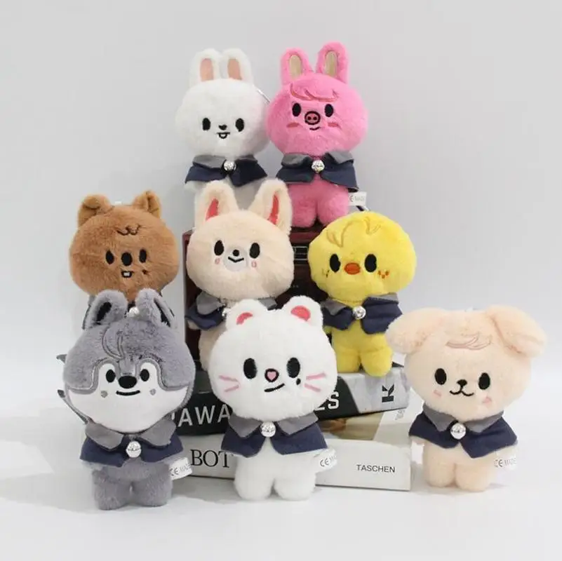 Auf Lager Skzoo Niedlicher Plüsch-Schlüsselanhänger, Puppenanhänger, Rucksack-Zubehör, magischer Akademie-Umhang, Plüsch-Schlüsselanhänger, Kinderspielzeug, Fan-Geschenke