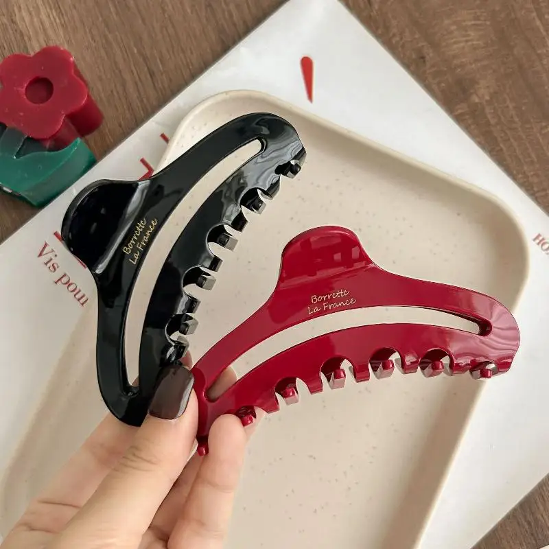 【K】French Acetate Letter Gold Label Hollow Shark Clamp Women's Hair Accessories Elegance Hair Clip Stylish Hair Accessories view 6