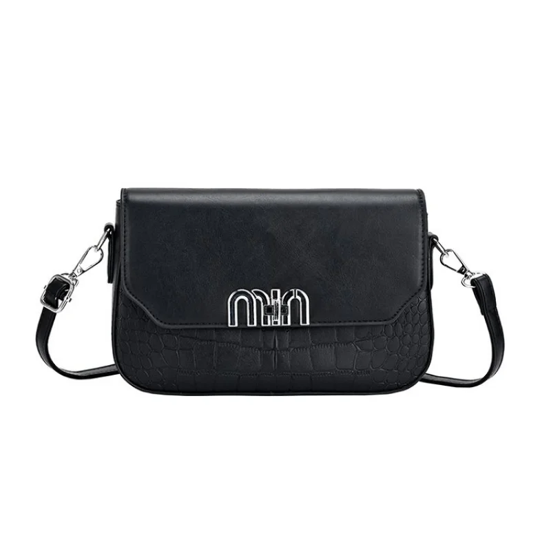 حقائب يد نسائية عصرية مصنوعة من الجلد الناعم تتميز بمظهر يومي عتيق من باريس ​