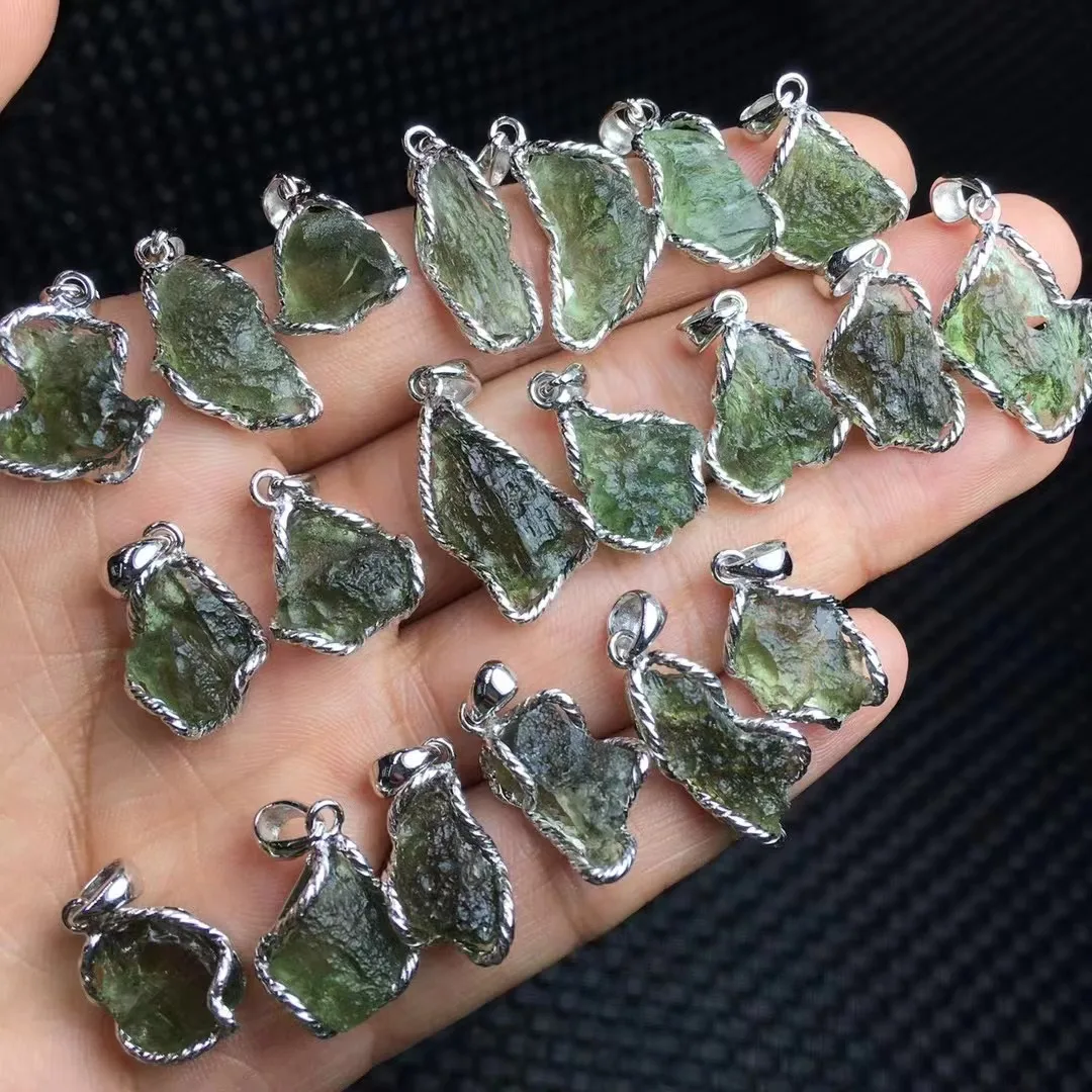 Unit One Piece 925 Silver Buckle With 16mm To 20mm High Quality Natural Moldavite Crystal Healing Free Form Pendant For Gift