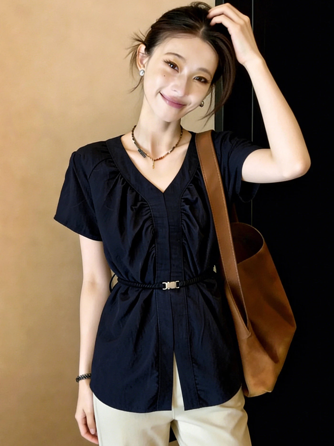 

Ele plus Size Women's ort Sve irt V-Ne Slim Fit Korean Sle Commute Faion Summer Top for Plump MM
