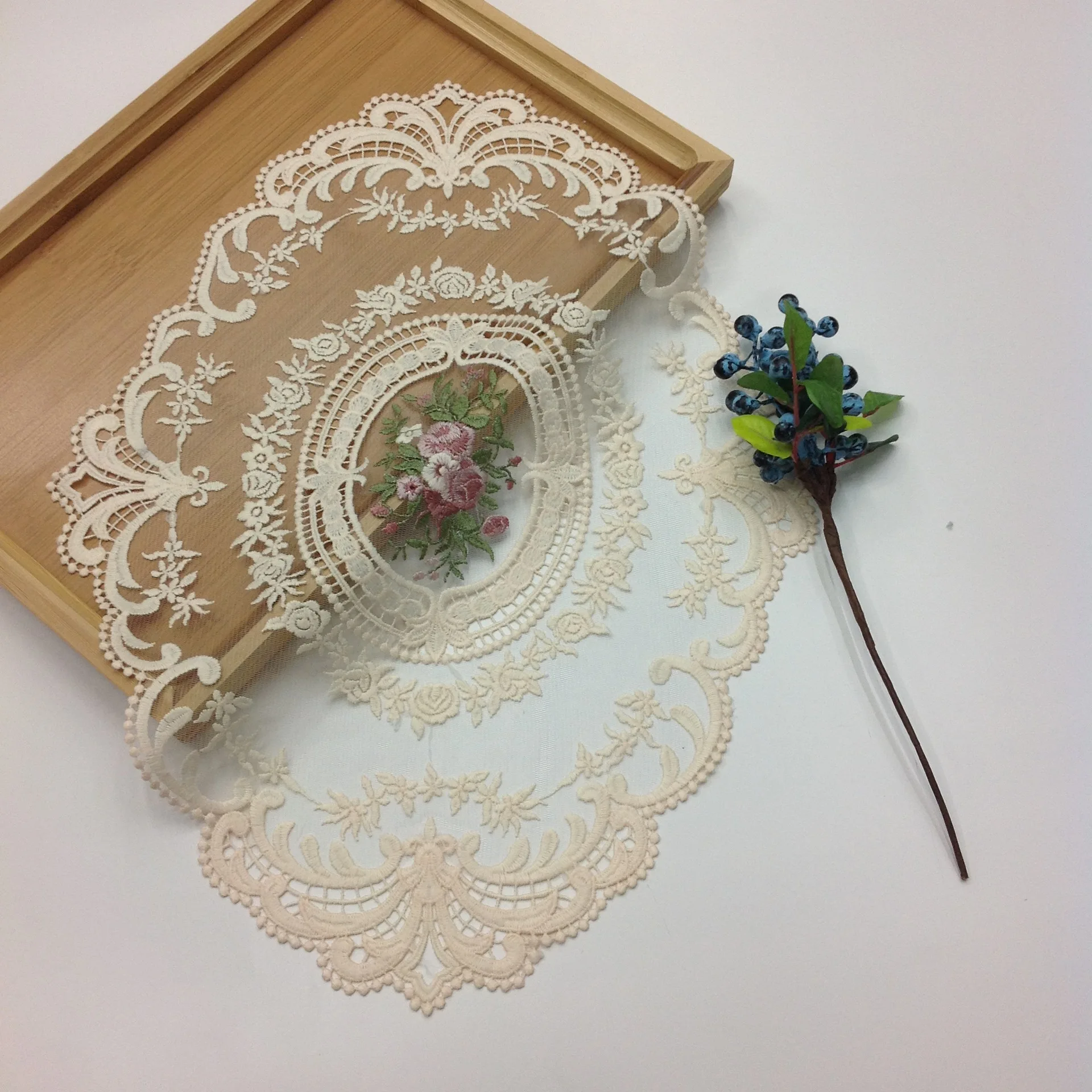 

1PC European Oval Lace Embroidery Placemat Bedroom Study Kitchen Cup Table Mat Food Fruit Plate Cover Cloth Decoration
