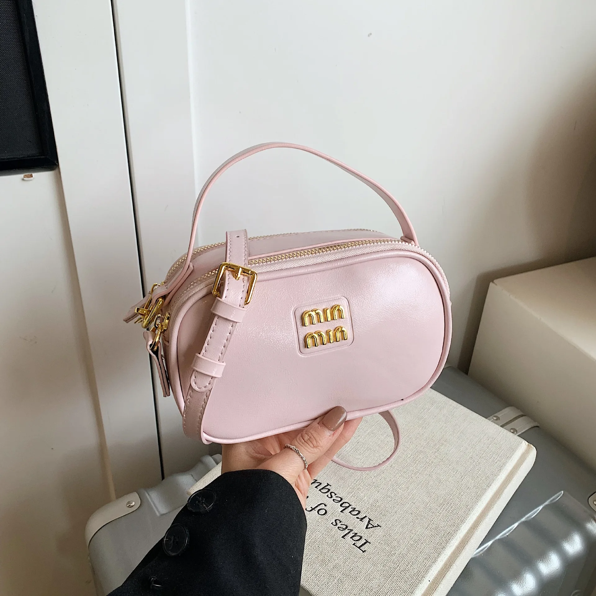 Famous brand luxury designer 2025 new work sundries bag female bag shoulder messenger small bag camera bag outing small hand bag