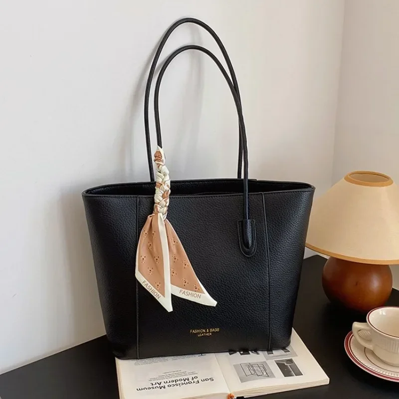 Luxury Designer Handbag Diaper Bag Women Large Capacity Tote Elegant Leather Crossbody Handbag For Stylish And Practical Use