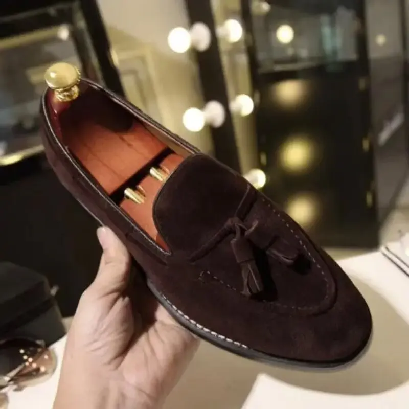 Fashionable Men Tassel Shoes Luxurious Comfortable Fashionable Versatile Small Leather Shoes Men Business Shoes in Sizes 38-48
