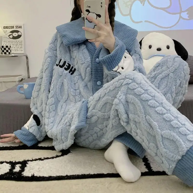 

Miniso фланелевой фланелевой пижамный комплект с откидным воротником для девочек, сохраняющий тепло, пижамный комплект с длинными рукавами, зимняя кавайная утепленная домашняя одежда с комиксами Pochacco