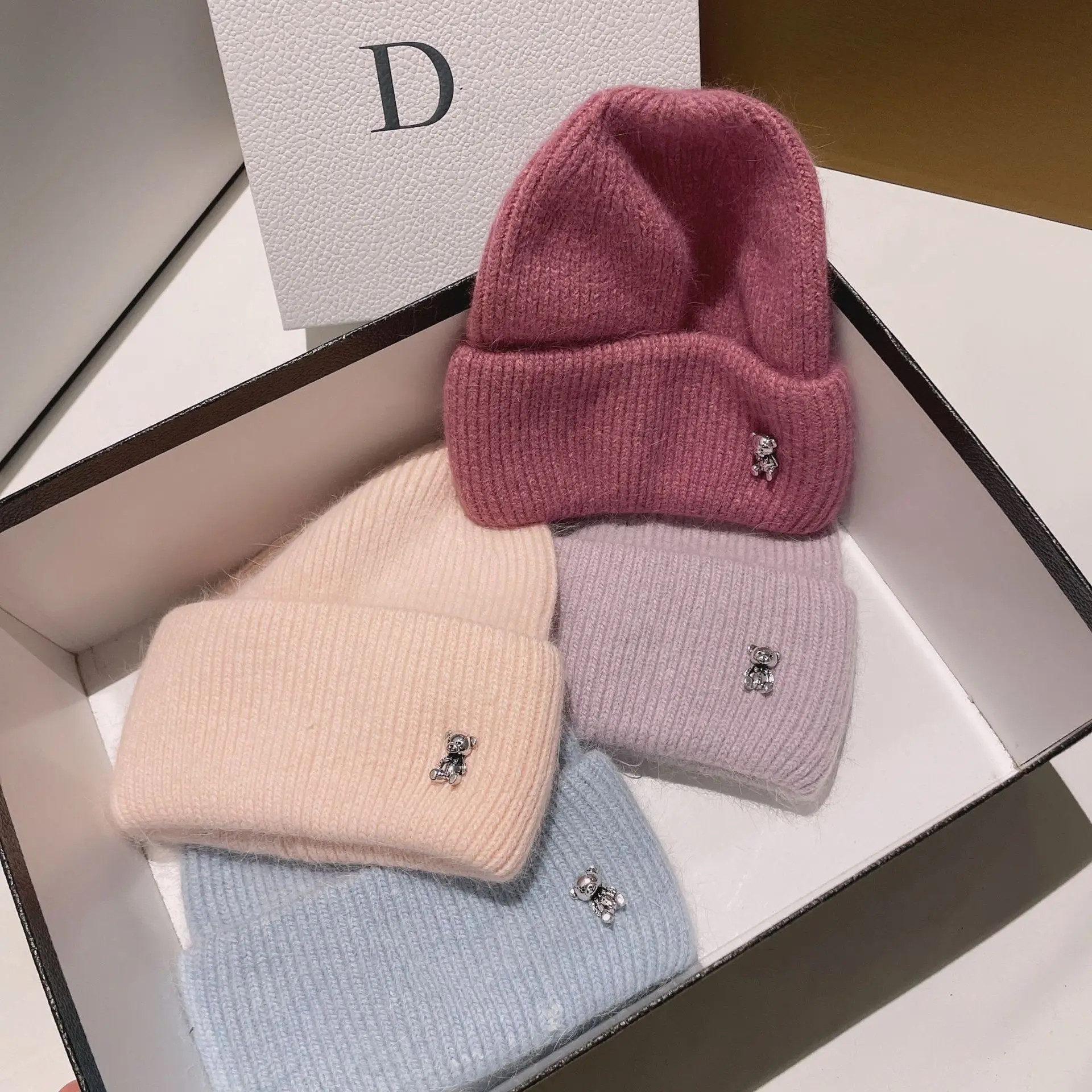 قبعة متماسكة من فراء الأرانب العصرية لعام 2025 - تصميم الدب الناعم الشمعي القطيفة، قبعة شتوية دافئة بغطاء للرأس للأنشطة الخارجية النسائية