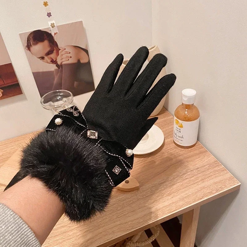 Winter Cashmere Ladies Gloves Korean Version of Small Fragrance Pearl 5 Words Camellia Flower Finger Touch Screen Gloves