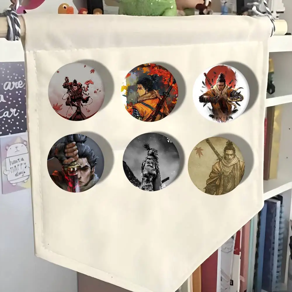 Sekiro Shadows يموت مرتين للتخصيص لينة زر دبوس للنساء مجوهرات إبداعية مضحك شارة الكرتون عاشق قبعة