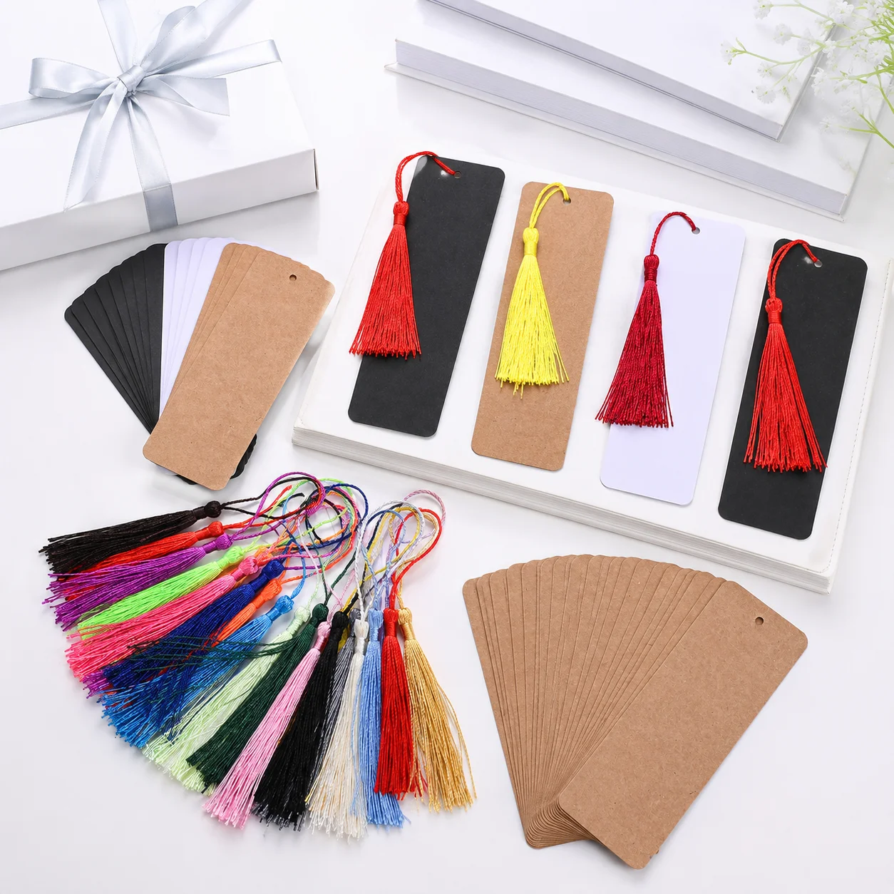 120 Stück Kraftpapier-Lesezeichen in Weiß und Schwarz, inklusive 60 bunten Quasten und 60 leeren Papier-Lesezeichen für DIY-Bastelarbeiten – Detail 2