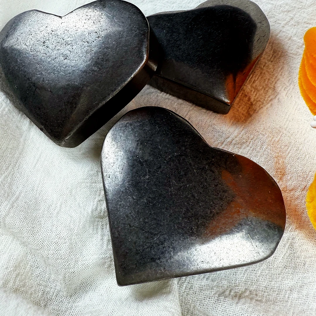 1pc Secondary Graphite play, secondary Graphite Heart play, Black Pear Labradorite Hears Stone, Schorl heart-shaped ornament