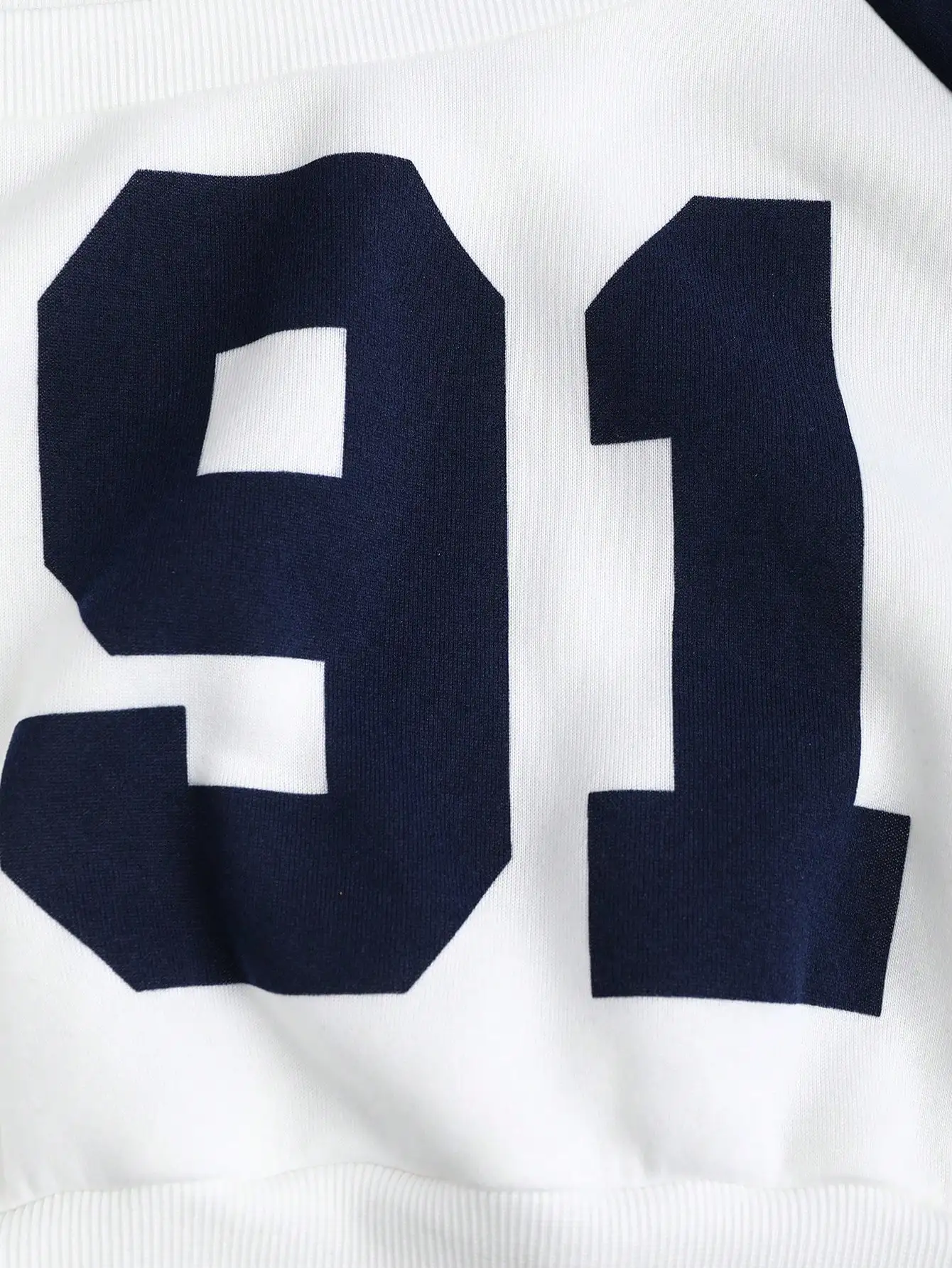 Schulterfreies Crop-Sweatshirt für Damen mit numerischer Grafik, Farbblock-Langarmpullover für den Herbst