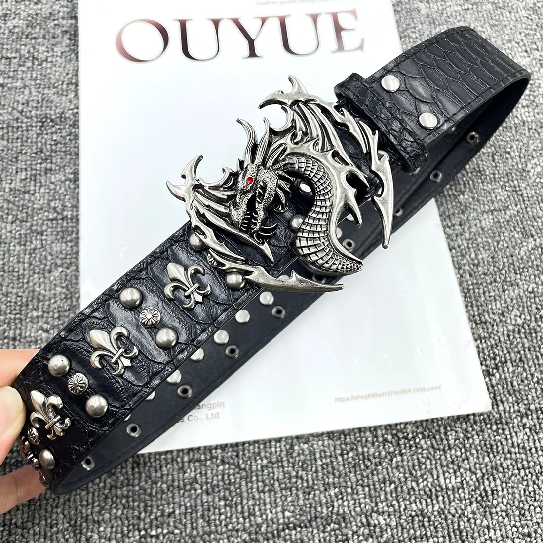 

Дизайнерские Красные Глаза Крылья Летающий Дракон Американский Ремень Рок Панк Мужчины Ремень Заклепки Западный Хип-Хоп Персонализированные Уличные Брюки Мужчины