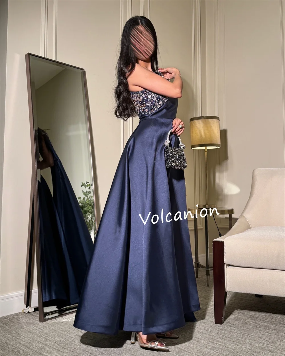 تخصيص Charmeuse مطرزة الديكور ألف خط واحد الكتف فساتين متوسطة الطول مناسبة مخصصة مساء رسمي رائعة البريق