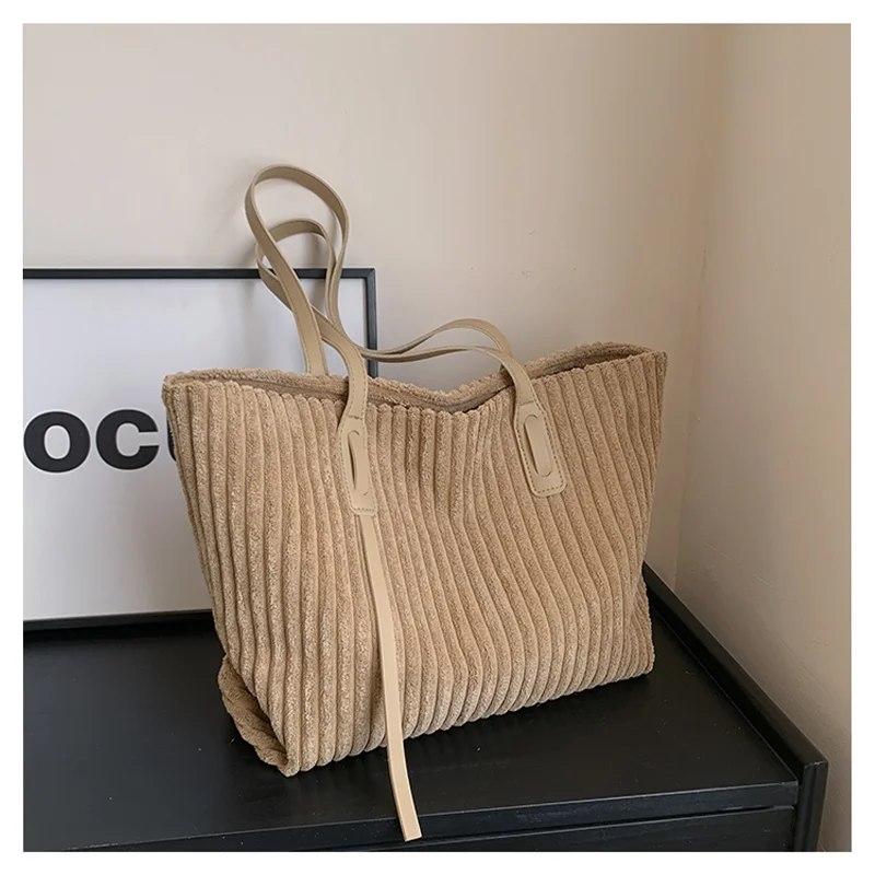 

Autumn and winter striped tote bag