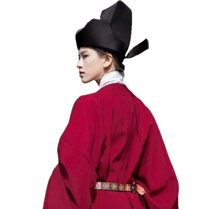 

Hanfu made by the female consort in Song Dynasty, the same style for men and women in the round neck robe for marriage.
