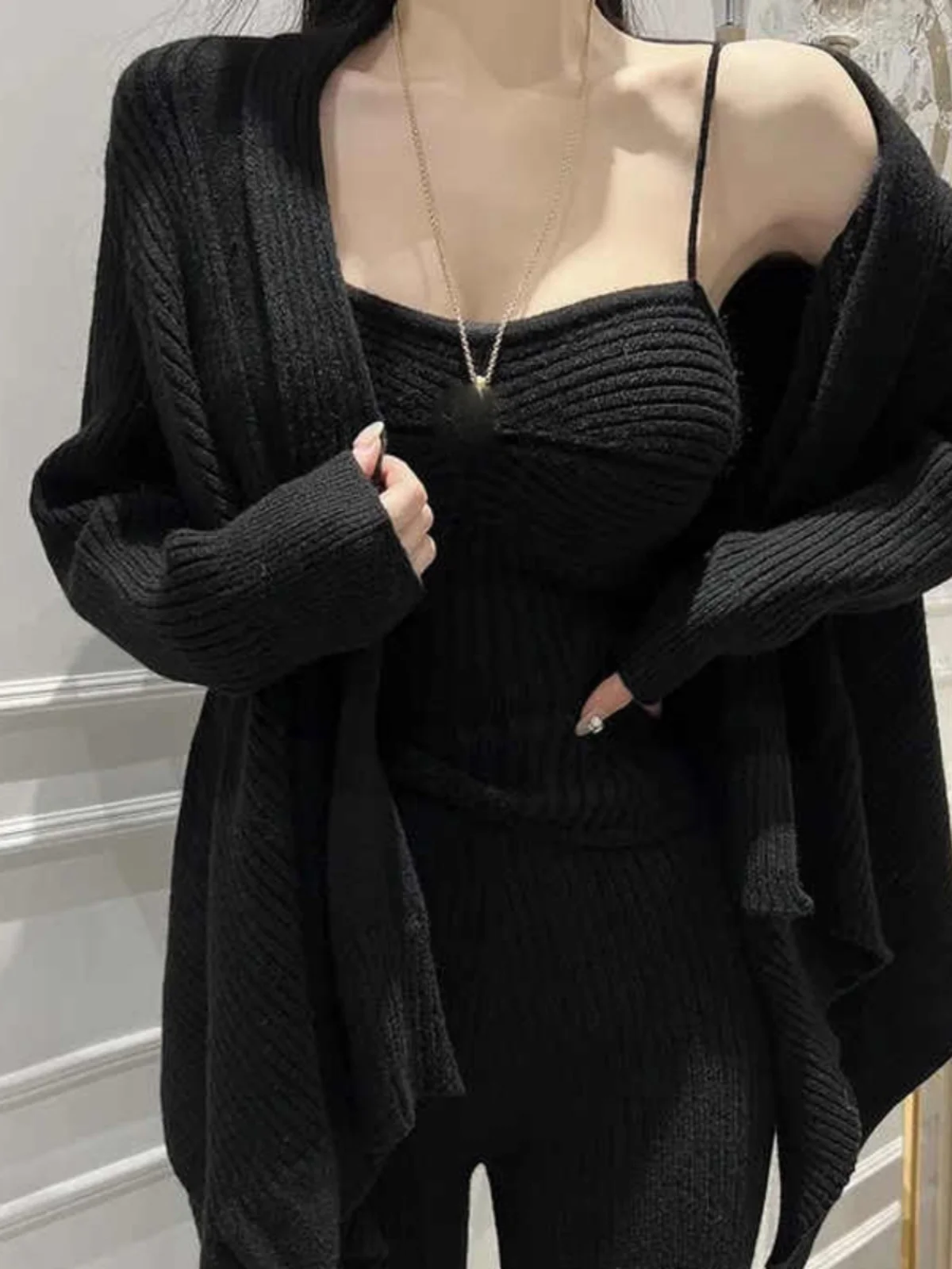 طقم نسائي شتوي من ثلاث قطع: كارديجان محبوك سميك + قميص داخلي + بنطلون عالي الخصر، أزياء عصرية مريحة