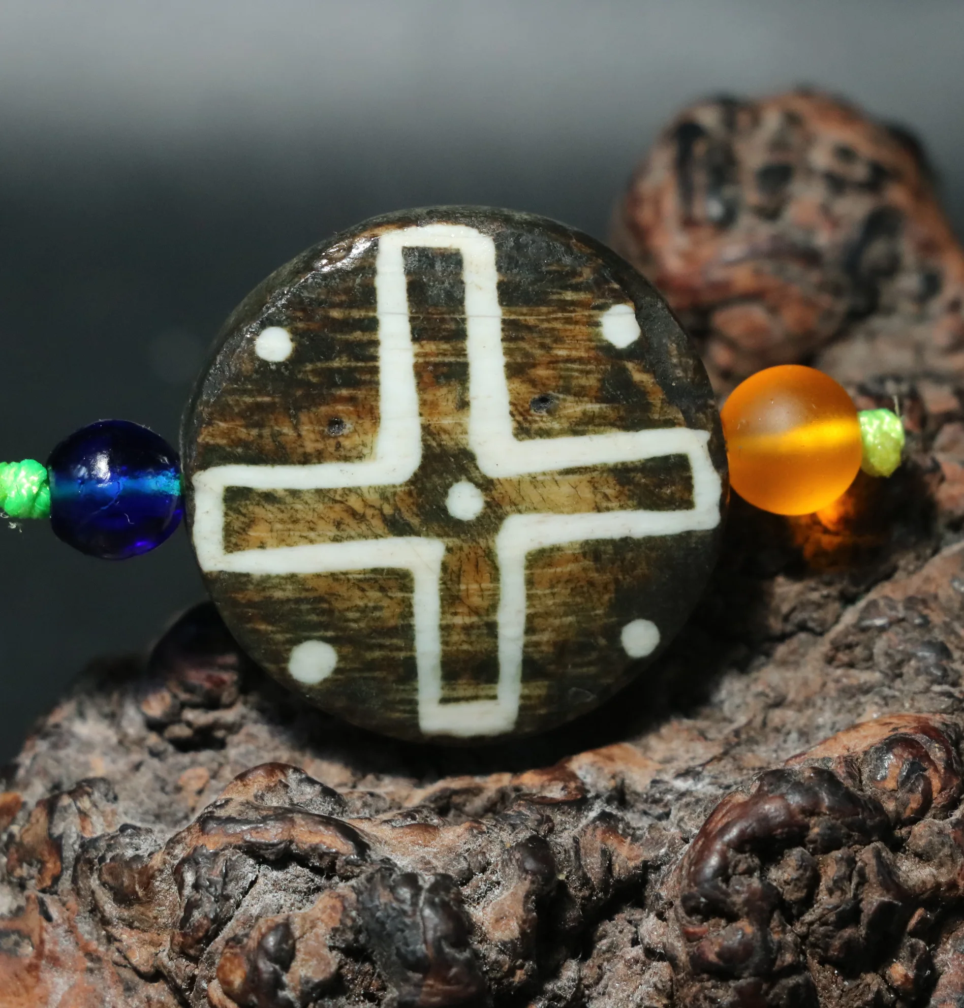 

Magic Power Tibetan Old Pumtek Cross Line Money Dots Round Flat SH Totem dZi Bead Pendant Amulet Talisman + LKbrother Sauces