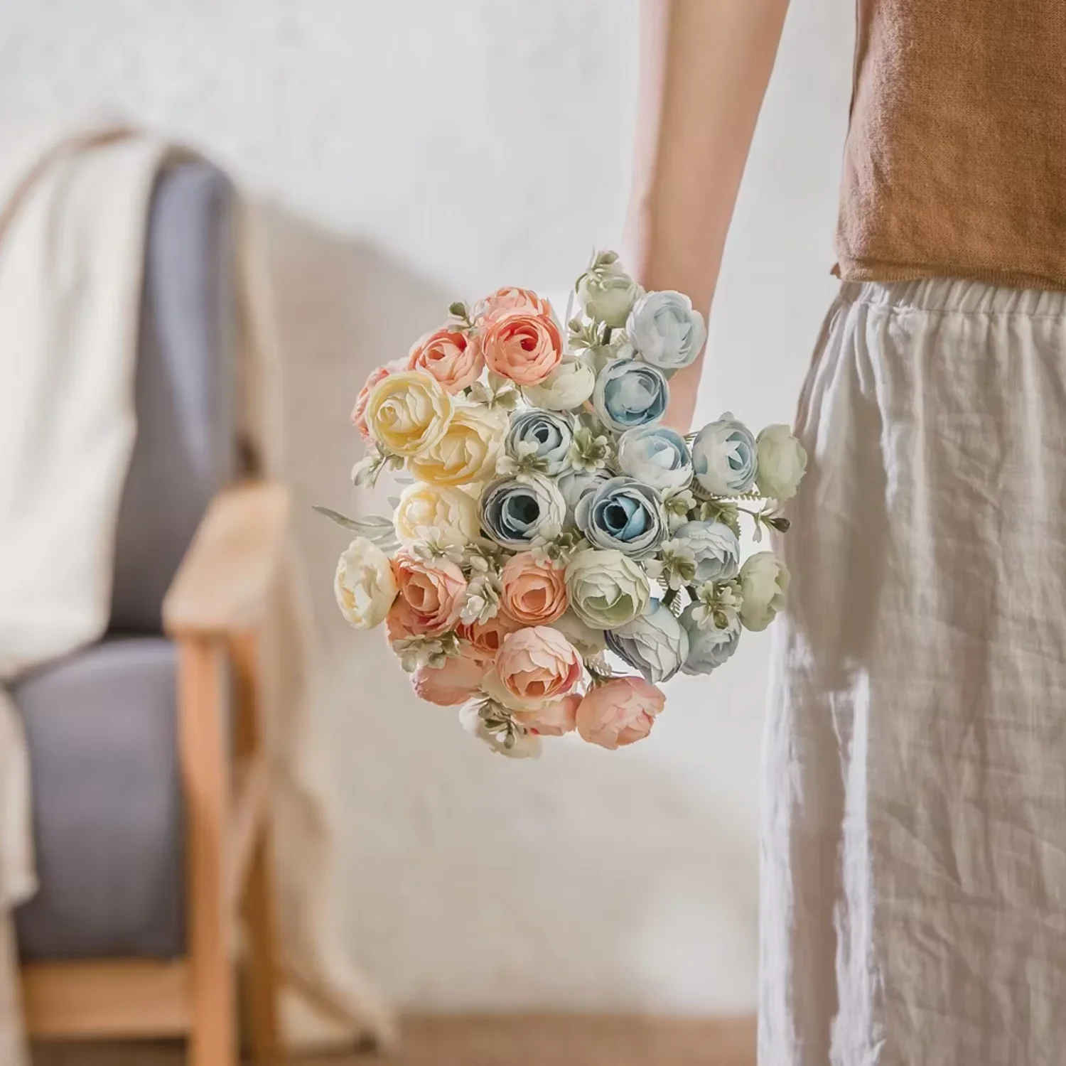 2023 Idee di nuovi prodotti Fiore artificiale del bouquet di camelia per la decorazione di nozze